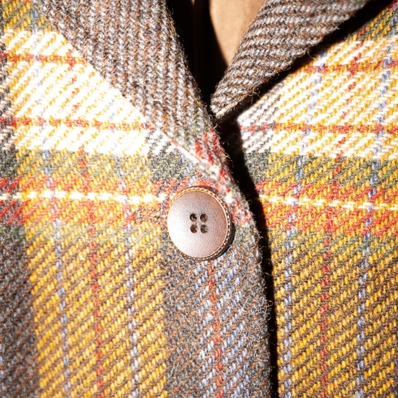 Vintage Wool Tartan Blazer with Velvet Collar – Classic British Style - Picture 7 of 10